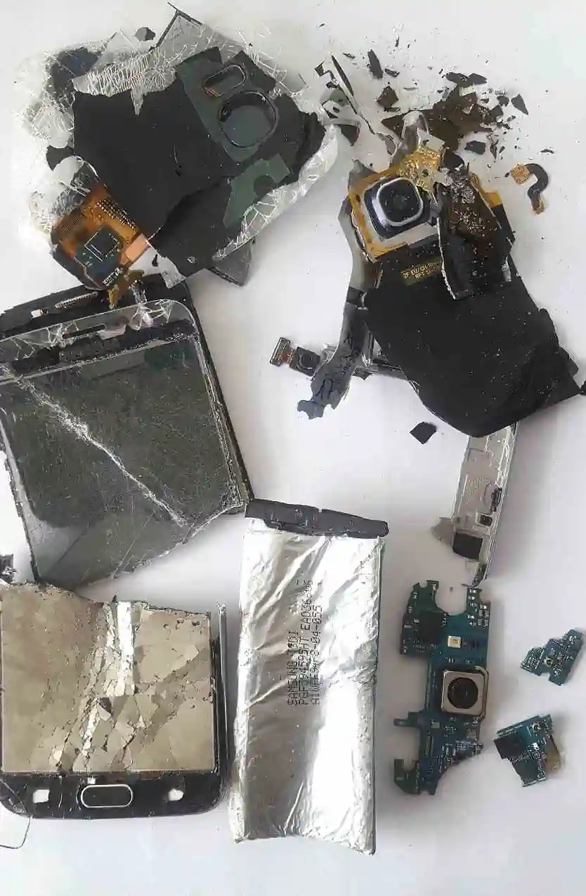 Samsung S6 Daten aus Speicher auslesen - auch nach Totalschaden Rettung von Samsung S6 Daten - nach Totalschaden