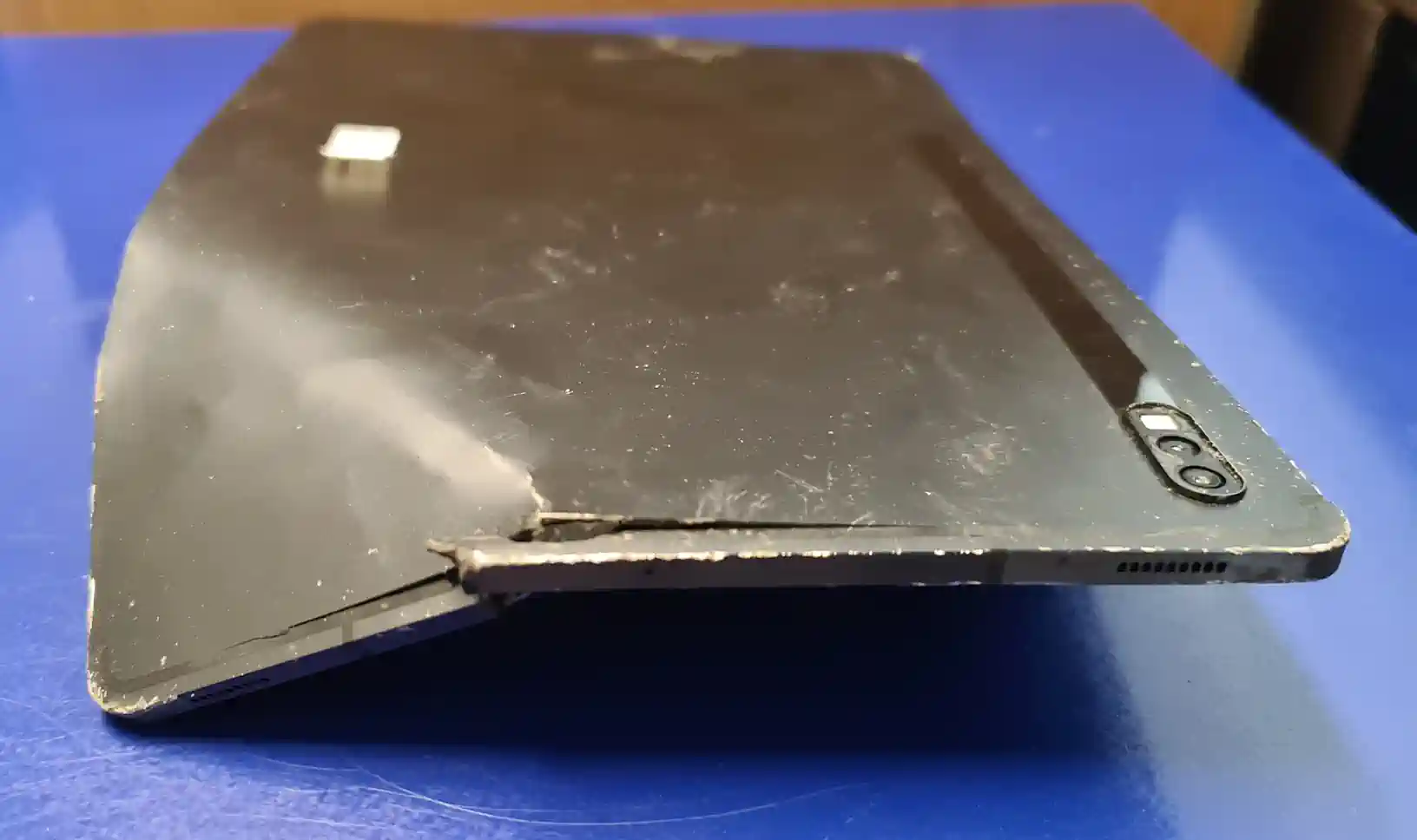 Überfahrenes Samsung Tablet